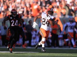 Nick Chubb of the Cleveland Browns evades a tackler from the Cincinnati Bengals, but he was unable to dodge COVID. (Image: USA Today Sports)