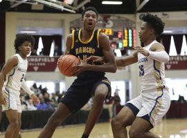 Evan Mobley (4) of Rancho Christian playing against McEachern (Georgia) in a high school prep tournament. (Image: Gregory Payan/AP)