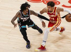 Ja Morant of the Memphis Grizzlies defends Trae Young of the Atlanta Hawks in a heads-up battle between two of the top young guards in the NBA. (Image: Dale Zanine/USA Today Sports)