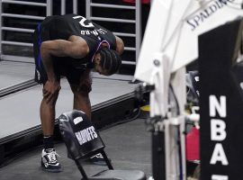 Kawhi Leonard moments after he torn his ACL and a knee injury ended his postseason run with the LA Clippers in Game 4 of the Western Conference semifinals. (Image: Mark J. Terrill/AP)