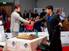 Magnus Carlsen (left) will face Wesley So (right) in the final of the Skilling Open. (Image: AFP)