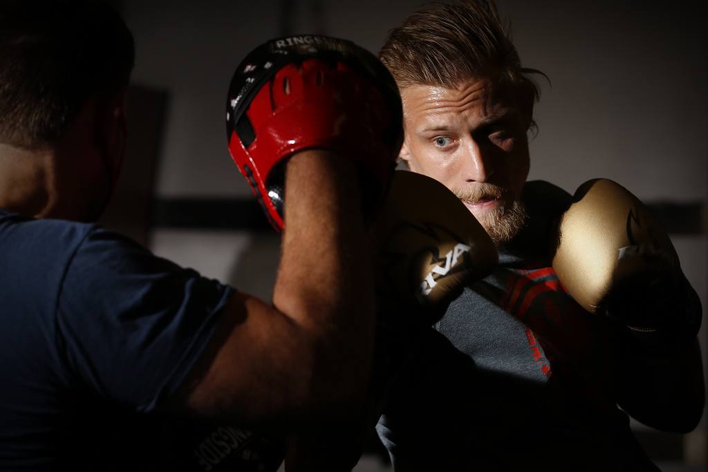 Undefeated Canadian Mariusz Ksiazkiewicz will try to earn a UFC contract by defeating Mario Sousa on Dana Whiteâ€™s Contender Series. (Image: John Woods/Winnipeg Free Press)
Mixed Martial Arts (MMA) fighter Mariusz Ksiazkiewicz works out with coach Lindsey Hawks in Winnipeg Sunday, July 26, 2020. Ksiazkiewicz has been signed to Dana Whiteâ€™s Contender Series. 



Reporter: Allen