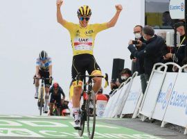 Tadej Pogacar wins the toughest stage in the 2021 Tour de France with an impressive finish in Stage 17 at Col du Porter. (Image: Christophe Petit-Tesson/EPA)