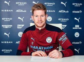 Kevin De Bruyne has signed a new contract at Manchester City. He'll stay at the club at least until 2025, when he'll be 33. Image: Twitter / @ManCity