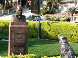 Statue of trainer Charlie Whittingham. His racing wisdom still applies. (Image: Santa Anita)