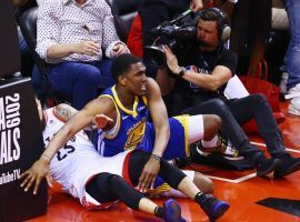 Kevon Looney, center for the Golden State Warriors, injured himself in the first quarter of Game 2 of the NBA Finals against the Toronto Raptors in Toronto, Canada. (Image: Porter Lambert/Getty)