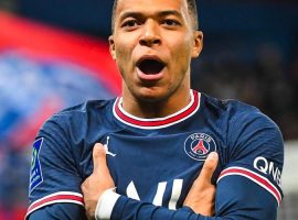 Kylian Mbappe signed a three-year extension to his contract in Paris. (Image: Twitter/football__tweet)