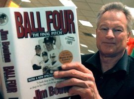 Former New York Yankees pitcher Jim Bouton signs copies of his new book, November 27, 2000 at a Waldenbooks in Schaumburg, Illinois. "Ball Four: The Final Pitch" is a new and final edition of his controversial 1970 book titled "Ball Four" (image: Bleacher Report)