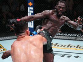 Jared Cannonier (right) won a close but clear decision victory over Kelvin Gastelum (left) in the main event of UFC on ESPN 29. (Image: Chris Unger/Zuffa)