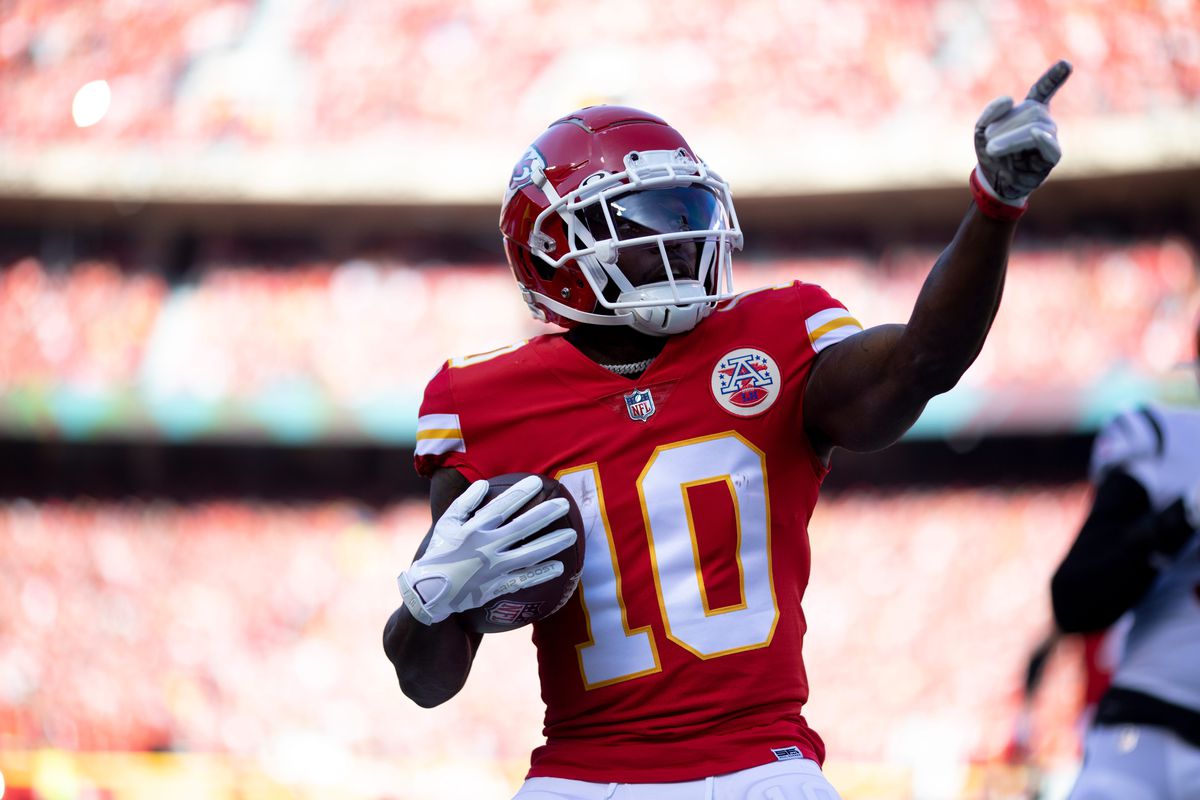 Kansas City Chiefs trade CHeetah Tyreek Hill Miami Dolphins WR