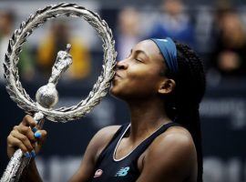 Cori "Coco" Gauff kisses the Linz Open Trophy after her 6-3, 1-6, 6-2 win over Jelena Ostapenko (Image: Barbabra Glindl/Getty)