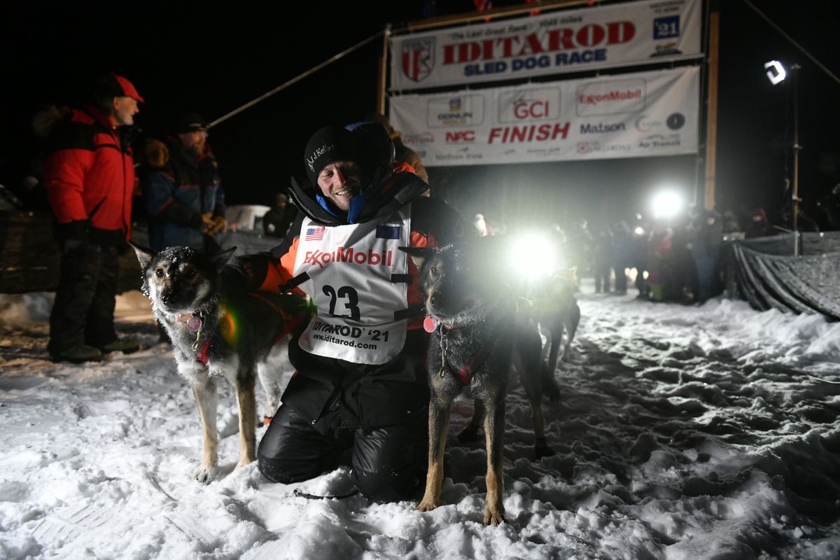 Dallas Seavey North Gamble lead dogs 2021 Iditarod champion 5-time