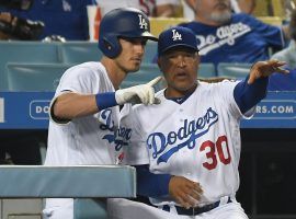 Dave Roberts, manager of the Dodgers, advises Clay Bellinger during a game in Los Angeles. (Image: Richard Mackson/USA Today)