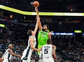 Karl-Anthony Towns pulls up for a jumper and scores two of his career-high 60 points for the Minnesota Timberwolves against the San Antonio Spurs. (Image: Dan Dunn/USA Today Sports)