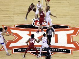 Kansas and Oklahoma await the opening tip of a quarterfinals game in the Big 12 conference tournament in Kansas City, Missouri. (Image: Jamie Squire/Getty)