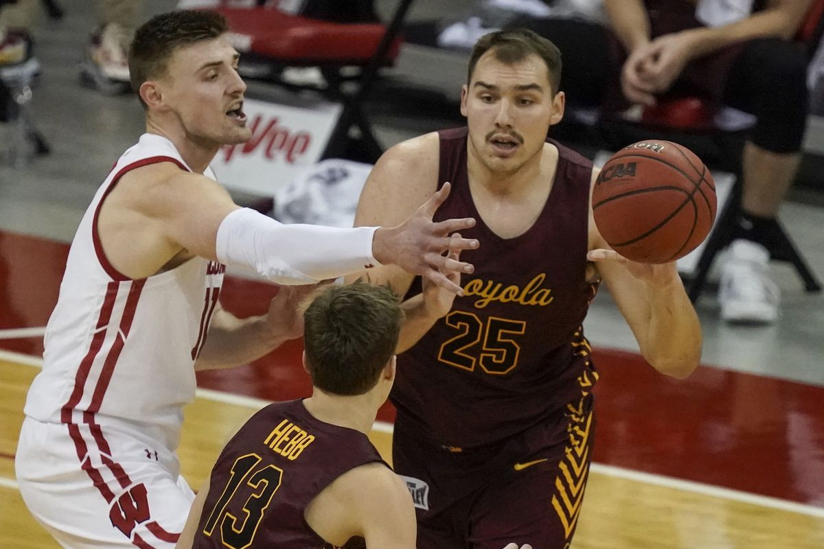 Cameron Krutwig Loyola Chicago Ramblers AP Top 25 Poll college backsetball Kansas Drake