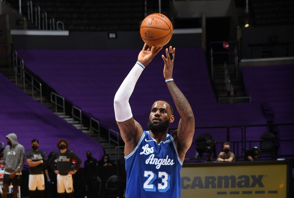 LeBron James 35,000 points NBA scoring LA Lakers