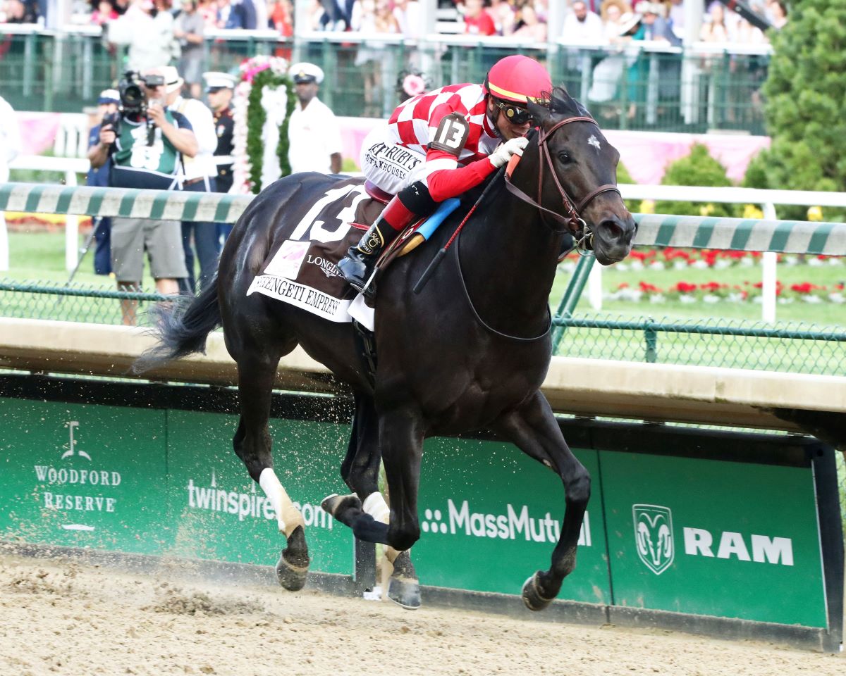 Serengeti Empress Winning Kentucky Oaks