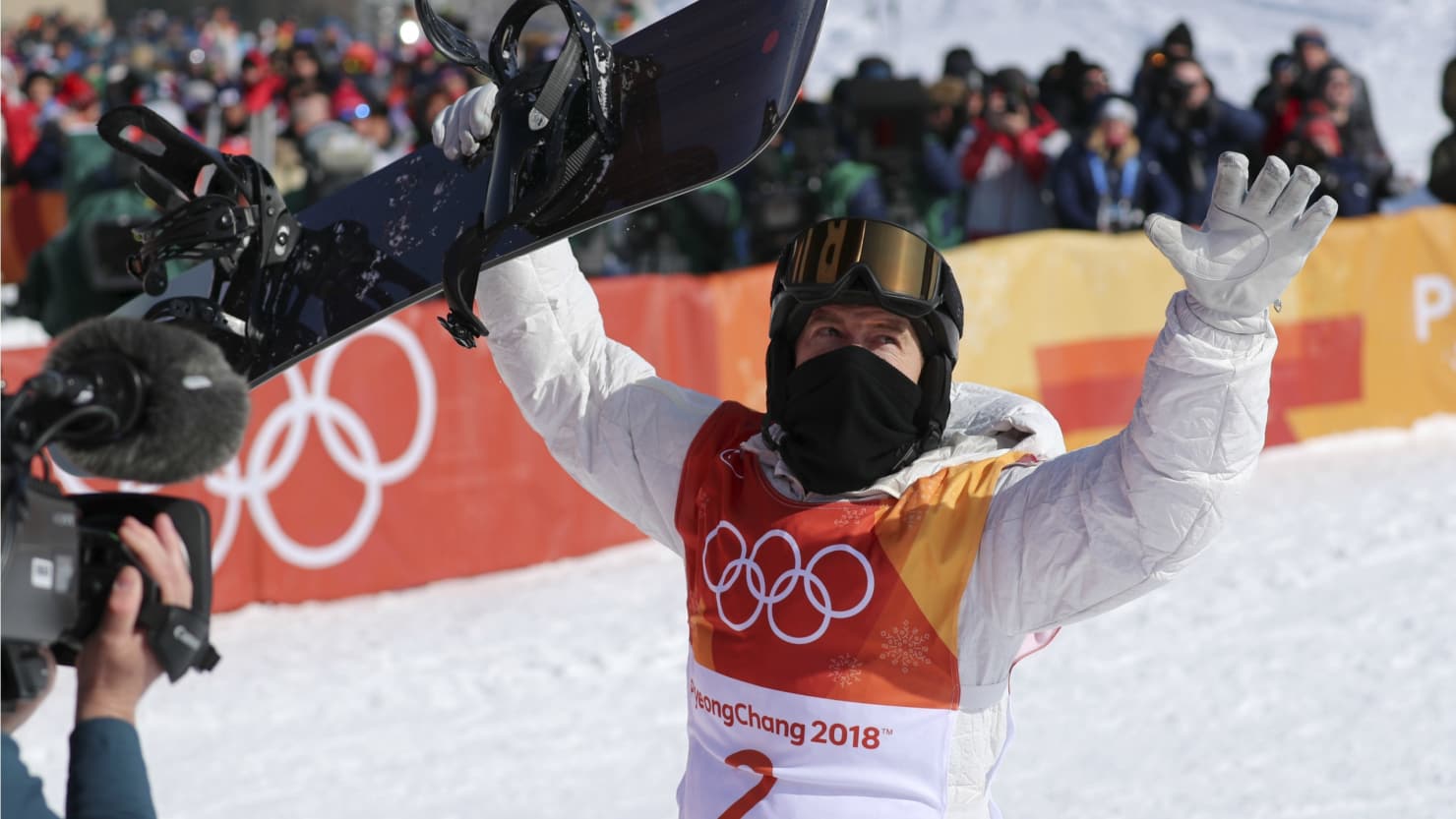 Shaun White snowboarding halfpipe