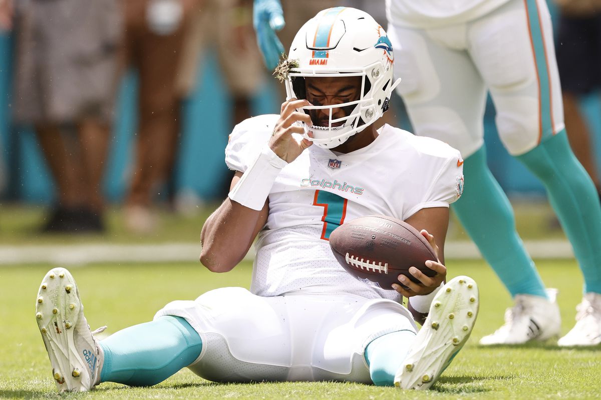 Miami Dolphins quarterback Tua Tagovailoa QB ribs injury Week 6