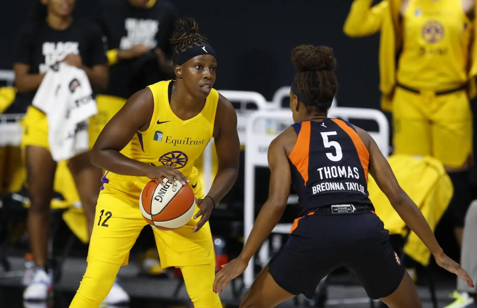 los-angeles-sparks-chelsea-gray-connecticut-sun-jasmine-thomas