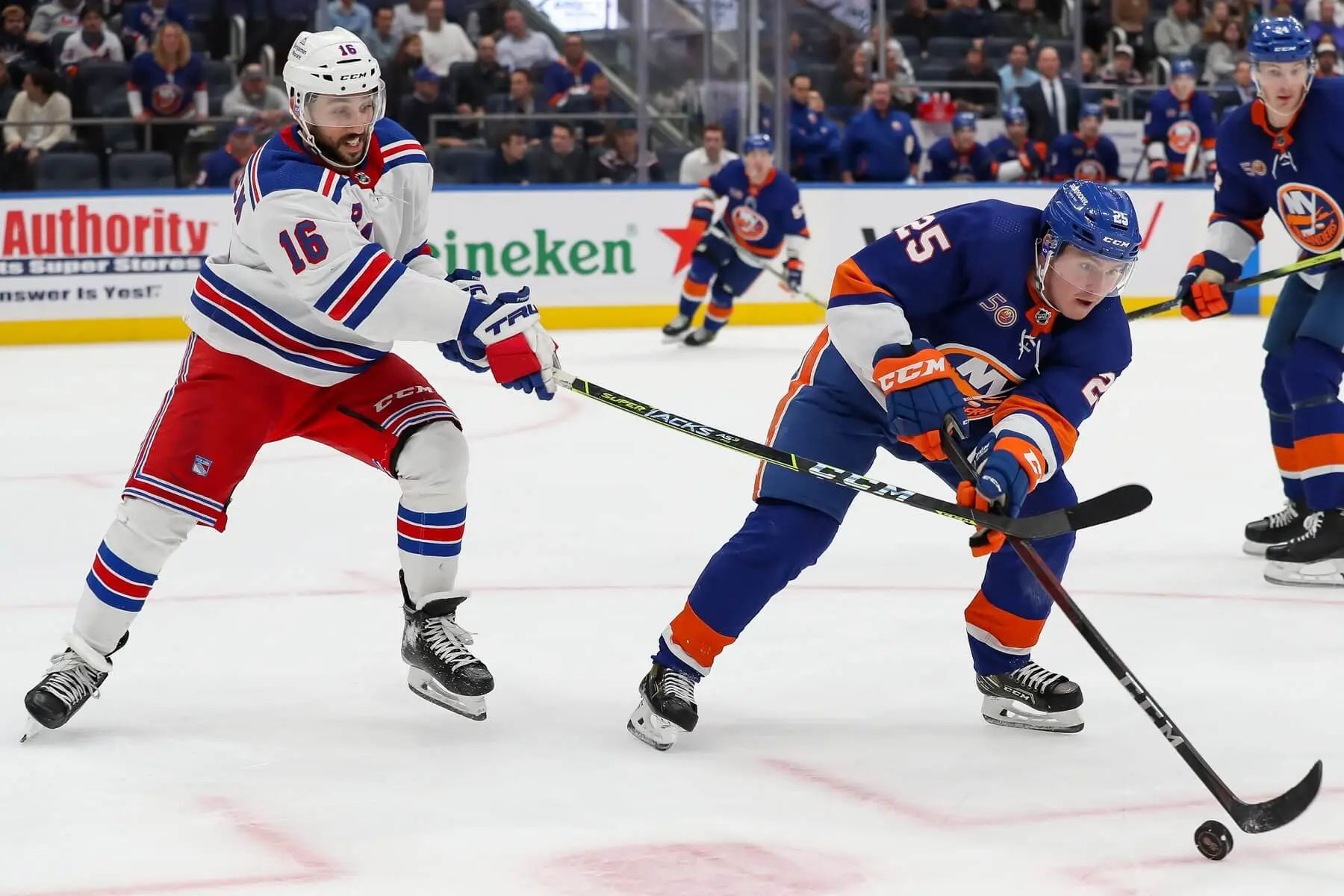 new-york-rangers-vincent-trocheck-new-york-islanders-sebastian-aho-nhl