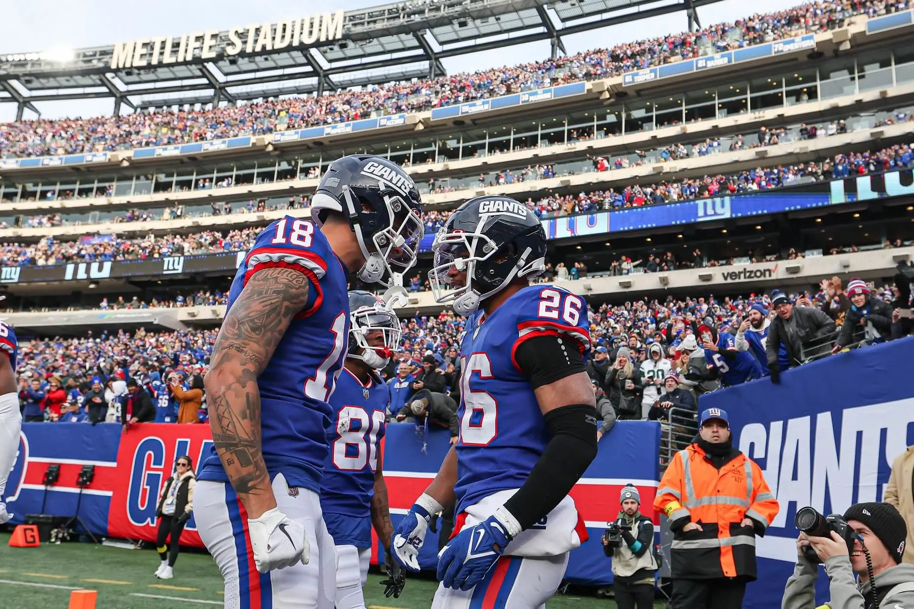 new-york-giants-metlife-stadium-nfl-isaiah-hodgins-saguon-barkley