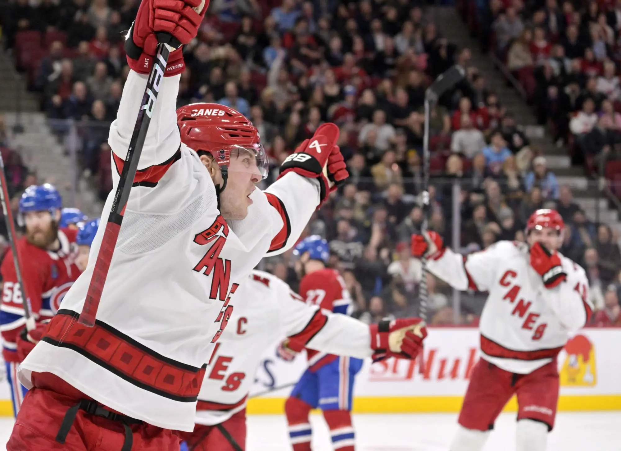 carolina-hurricanes-jesper-fast-ball-centre