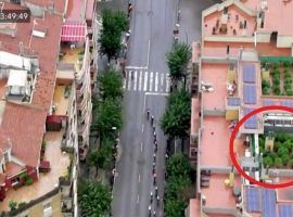 A helicopter TV crew randomly captured footage of a grow operation on top of a building in Igualada, Spain during the 2019 Vuelta a Espana race. (Image: ARA)