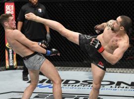 Robert Whittaker (right) defeated Darren Till (left) via a close unanimous decision on Saturday. (Image: Jeff Bottari/Zuffa/Getty)