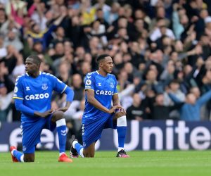 Everton players taking the knee