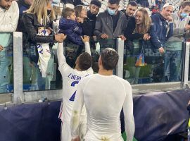 Lucas Hernandez celebrated France's triumph in the nations league with his wife, who was waiting for him in the stands. (Image: Twitter/Bertrand Latour)