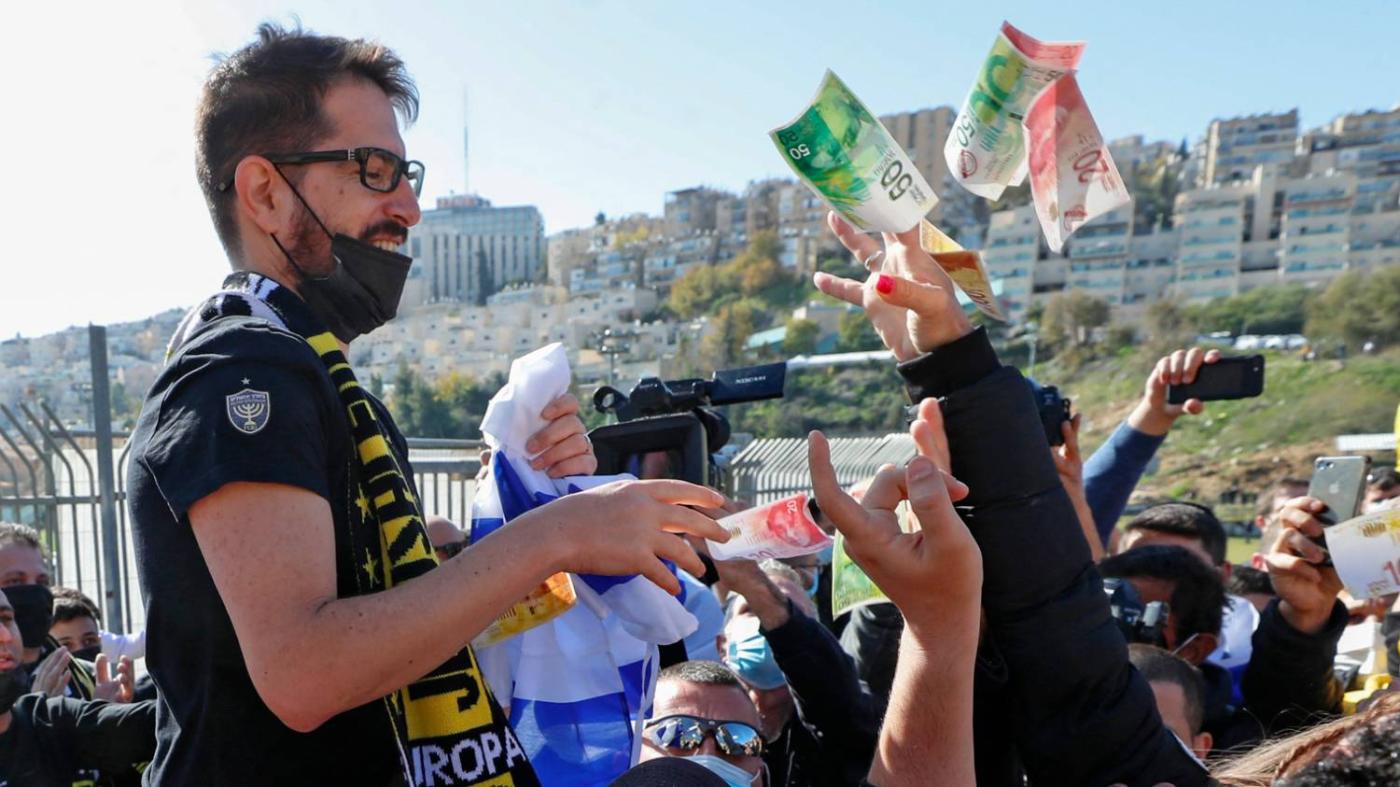 Moshe Hogeg with Beitar Jerusalem's fans